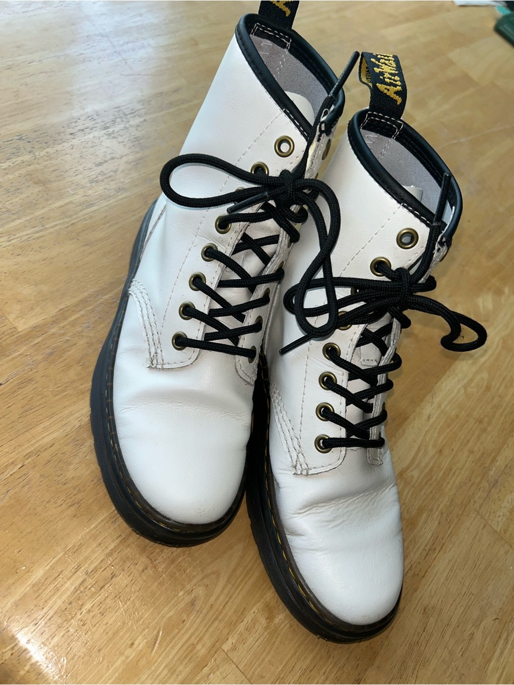 Dr Martens white combat boots lace up woman’s size 5